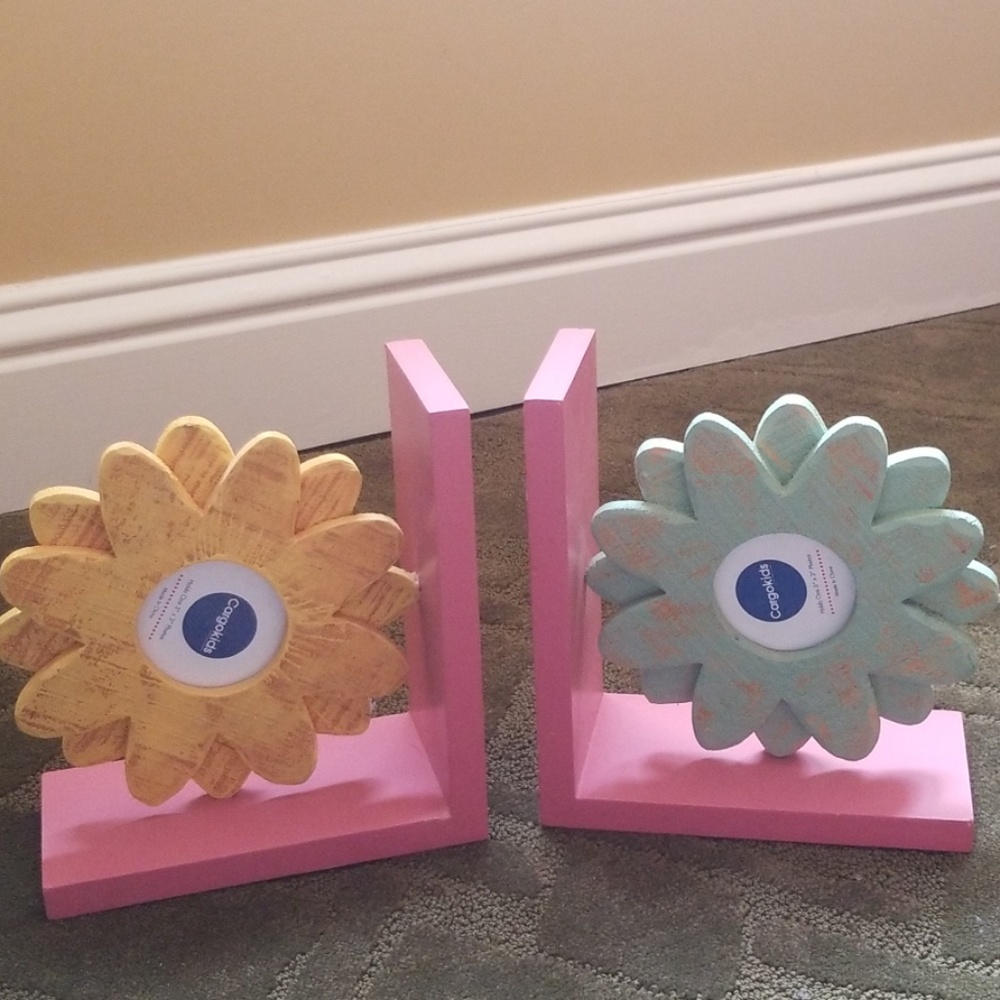 Cargo Kids Book Stands